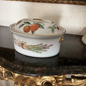 ROYAL WORCESTER EVESHAM Gold 2 Qt Oval Covered Casserole Dish